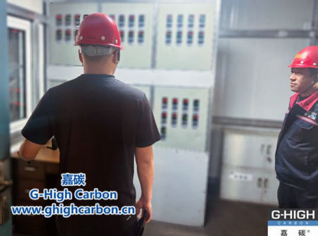 現(xiàn)場負責(zé)人嚴謹把關(guān)，確保生產(chǎn)高效安全